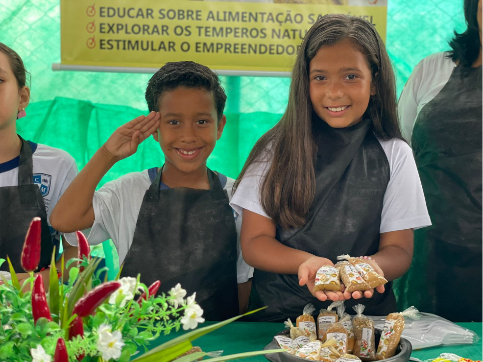 Alunos da escola Terfina mostram talento e criatividade durante feira Jovens Empreendedores