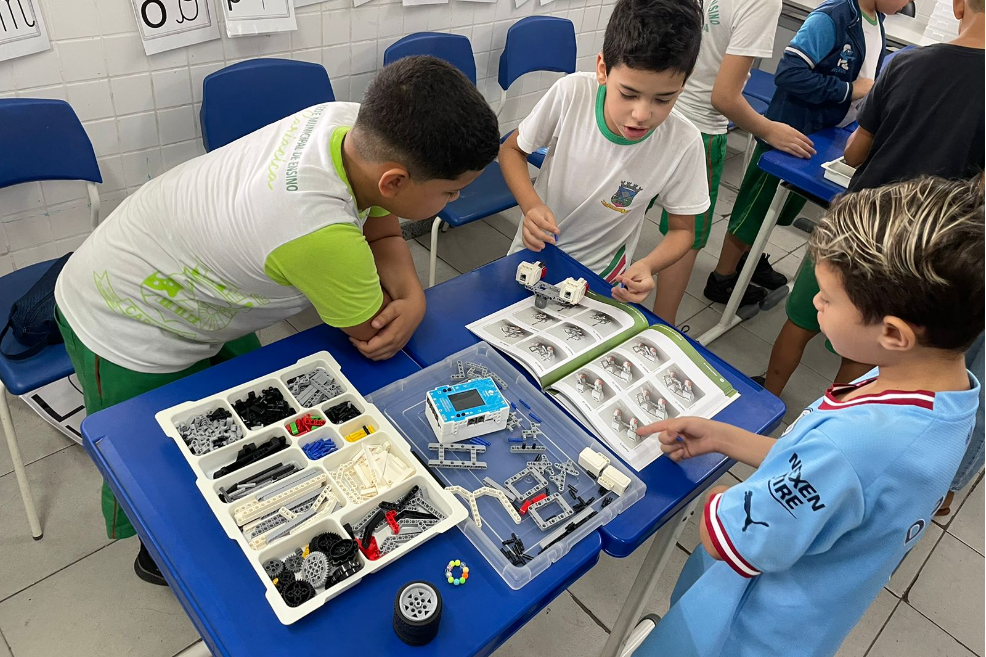 Robótica nas escolas: disciplina como oportunidade de inserção na tecnologia