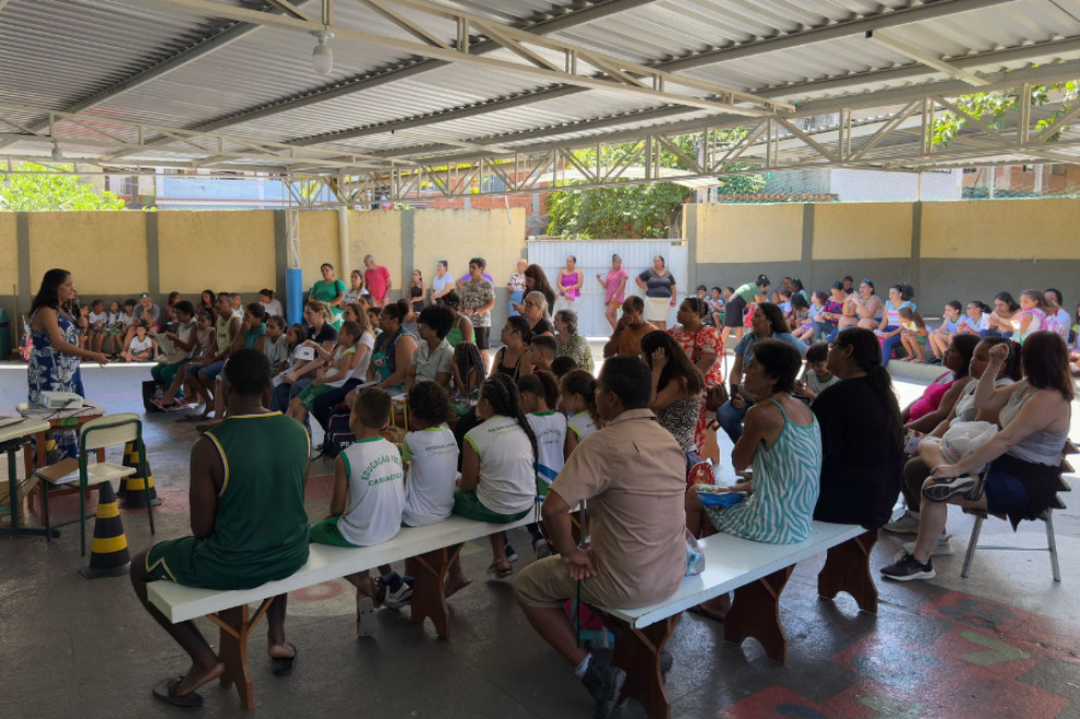 Uma conexão em busca da aprendizagem: reuniões aproximam pais das atividades escolares