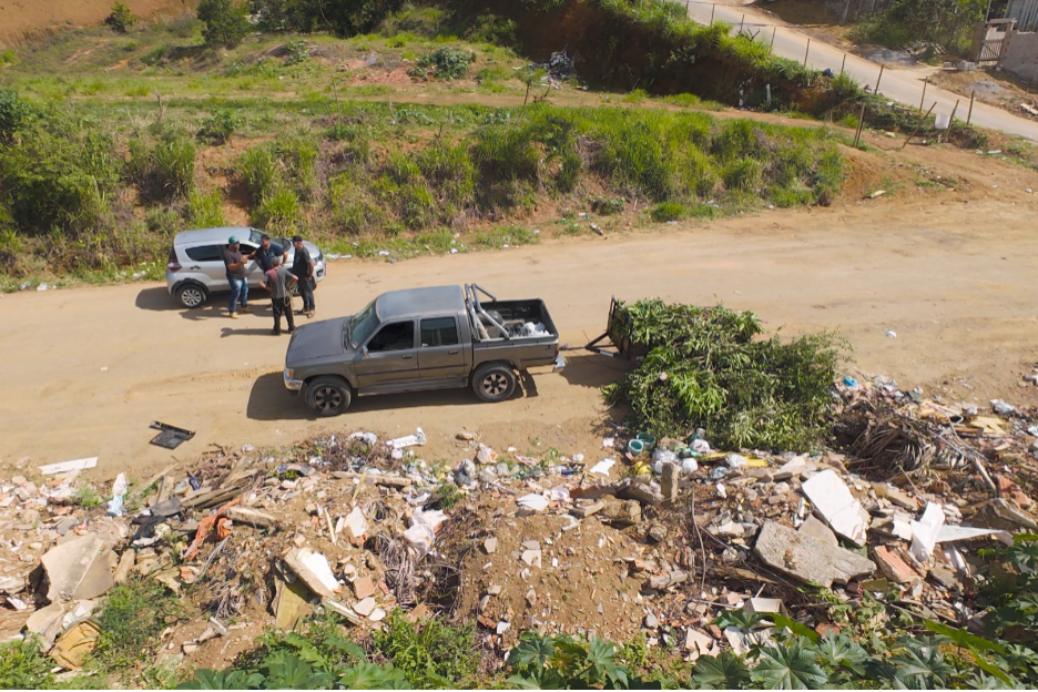 Fiscalização flagra descarte irregular em Nova Valverde