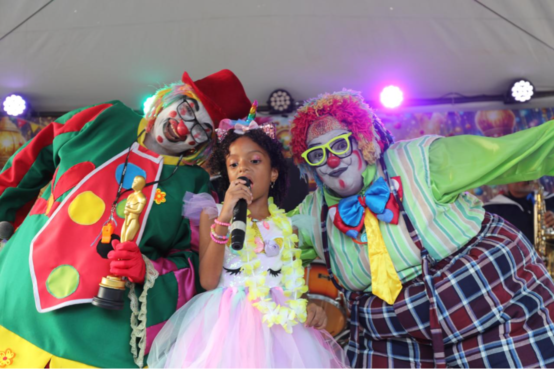 Trupe Ratimbum: matinê infantil animou Parque da Biquinha nesta terça-feira (04)