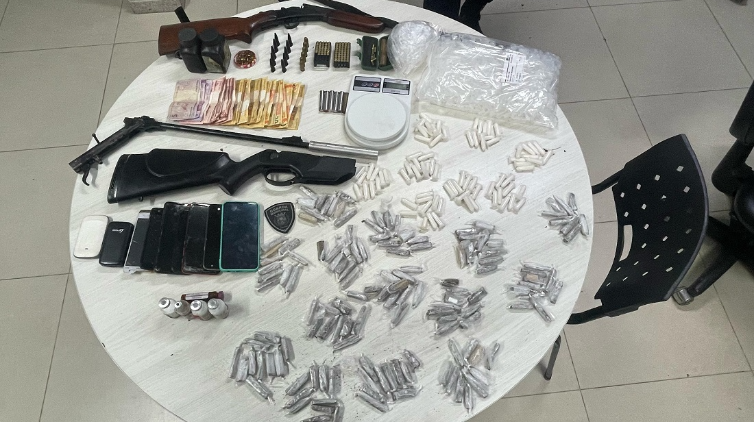 Guarda Municipal apreende duas espingardas, munições de vários calibres e drogas no bairro Maracanã