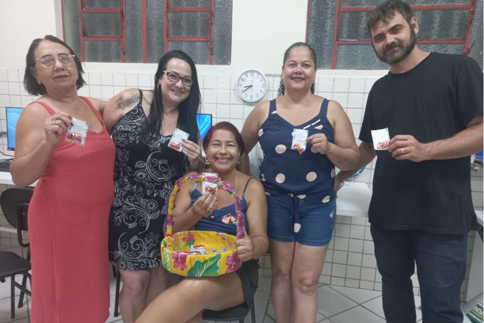 Nunca é tarde para aprender! Alunos da EJA são recepcionados com muito carinho em Cariacica