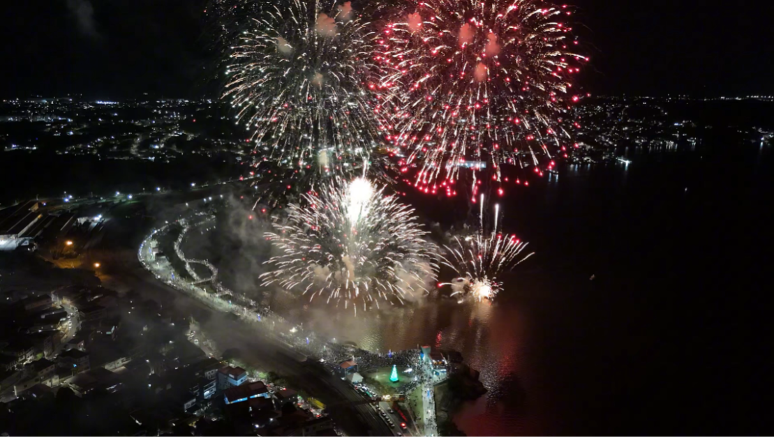 Mais de 20 mil pessoas se emocionam na festa de aniversário da Nova Orla