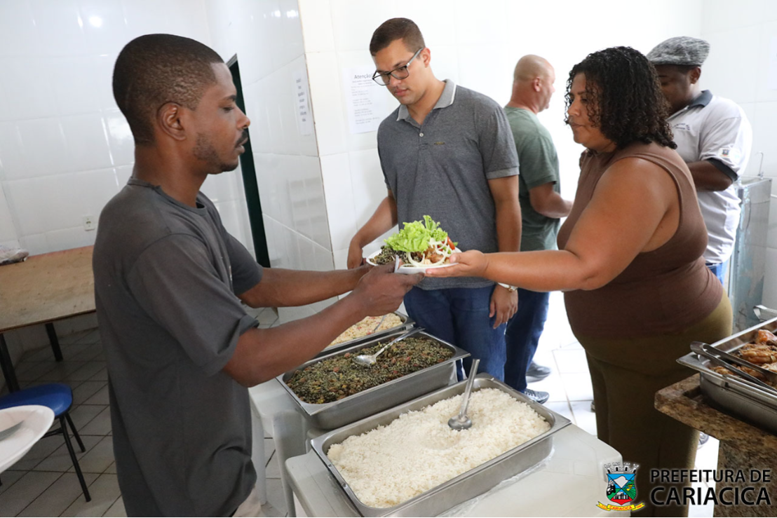 Assistidos pelo Centro Pop ganham almoço especial de Natal 