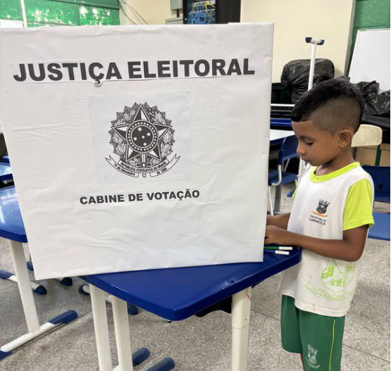 Direitos e cidadania: escola da rede de ensino realiza eleição para líder e vice-líder de turma