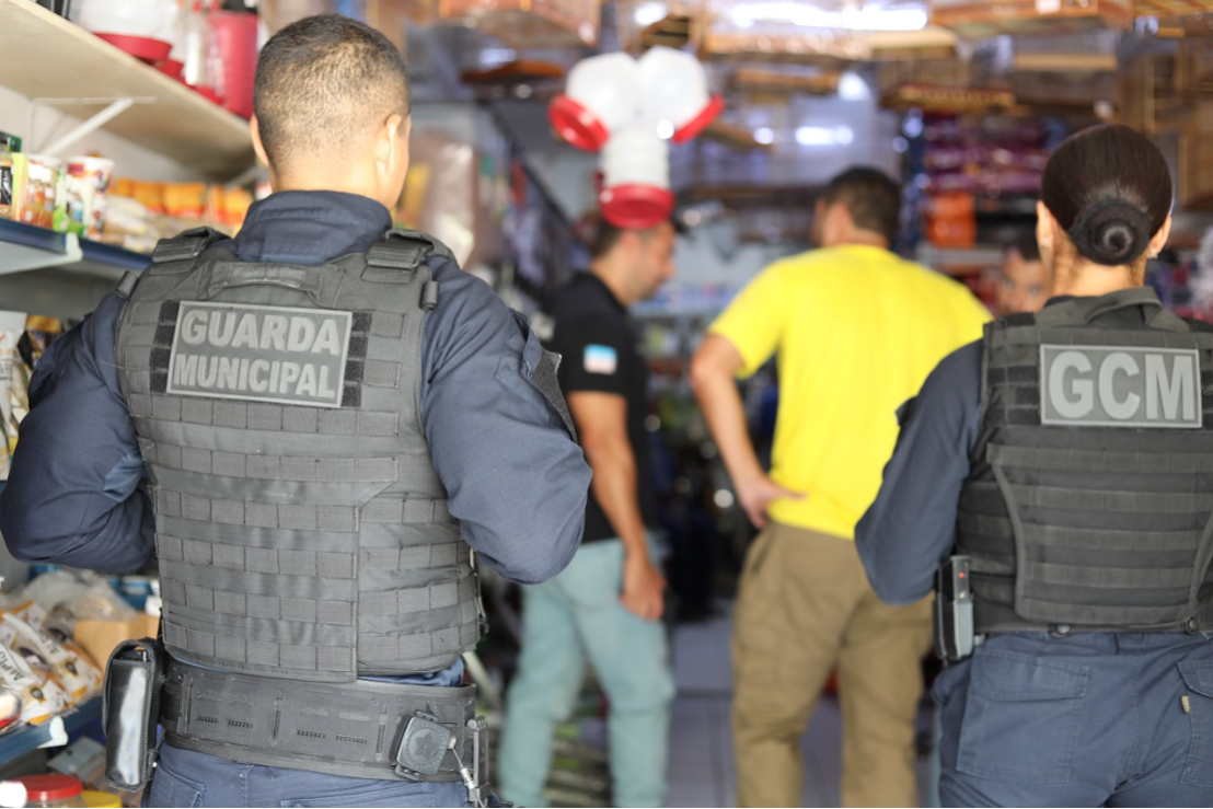 Estabelecimento é autuado por venda ilegal de chumbinho e manutenção irregular de aves em Cariacica