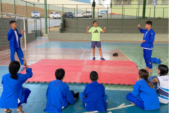 Escola da rede municipal ensina judô nas aulas de Educação Física