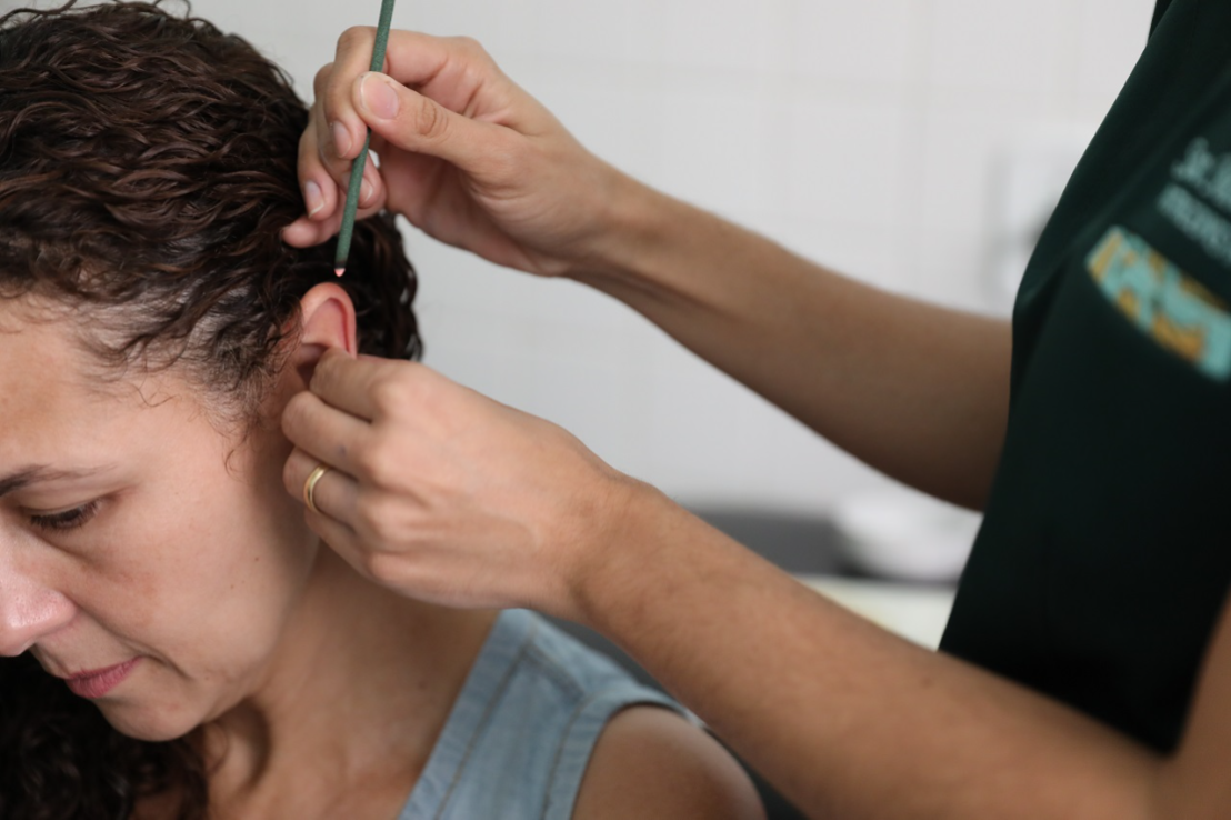 Auriculoterapia: UBS de Cariacica oferece tratamento alternativo para dores e controle da obesidade 