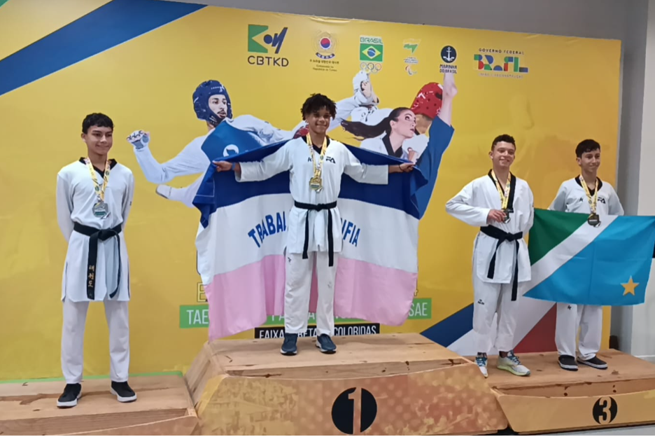 Coleção de medalhas: apoiado pelo Bolsa Atleta Cariacica, adolescente brilha em campeonatos de taekwondo
