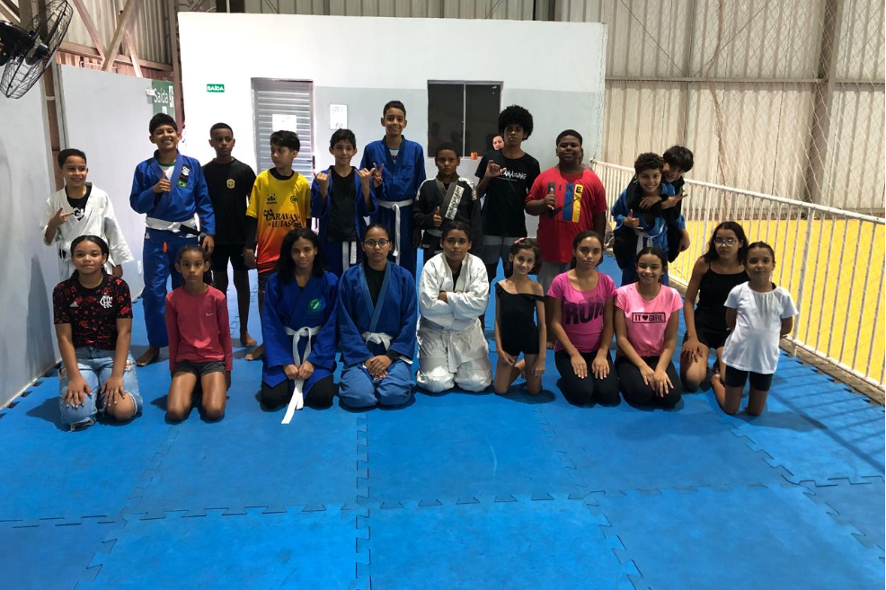 Aulas gratuitas de judô contribuem para formação de jovens em Cariacica 