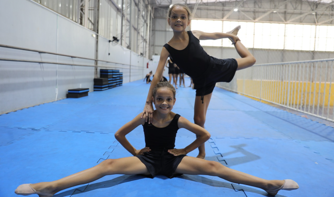 Elas já choraram de dor, mas hoje sorriem de alegria nas aulas de ginástica rítmica oferecidas em Cariacica