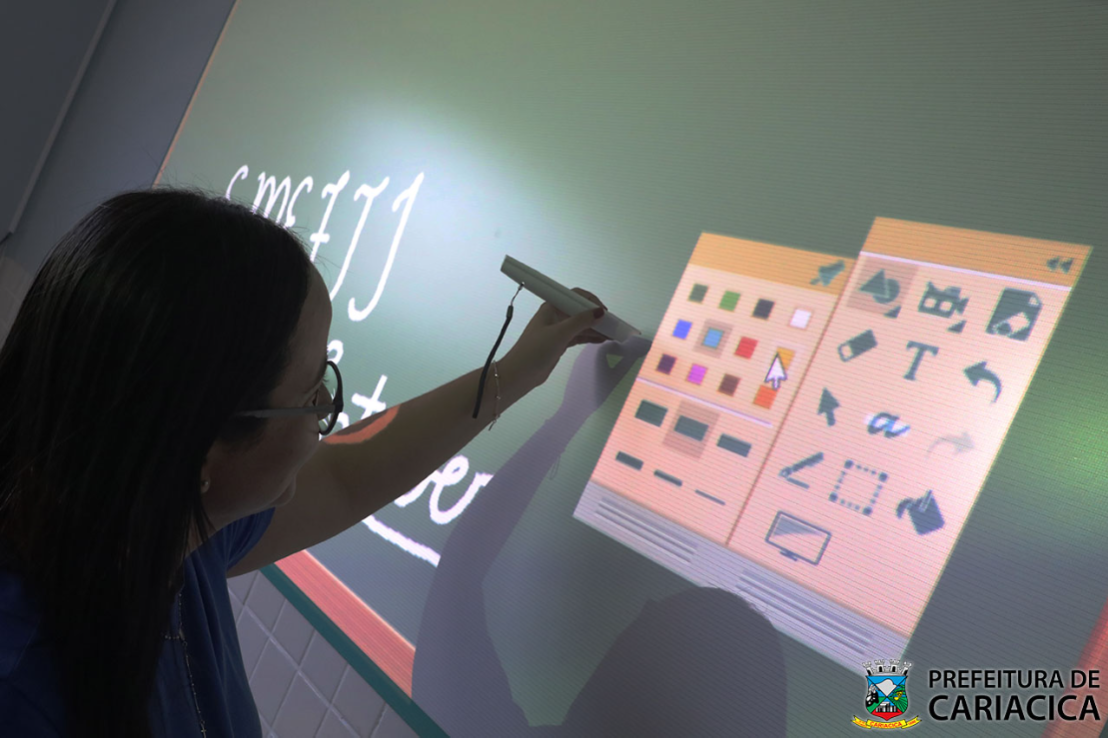 Volta às Aulas: escolas recebem lousas digitais para dinamizar aprendizado