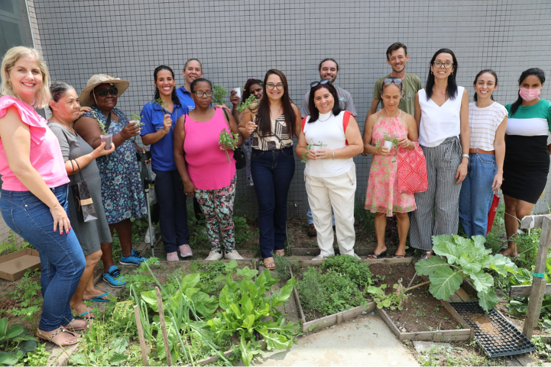 Projeto Hortas Solidárias transforma hábitos alimentares e a saúde mental de comunidades de Cariacica
