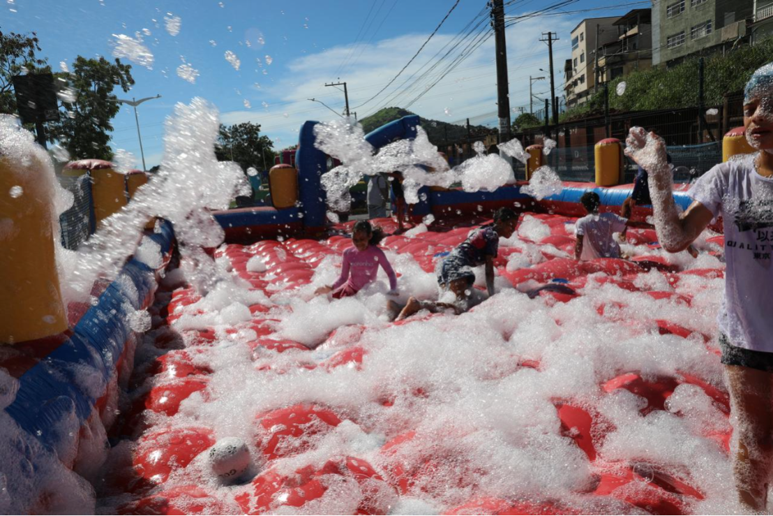 Música, dança e muita brincadeira movimentam a Rua de Lazer na Nova Orla de Cariacica