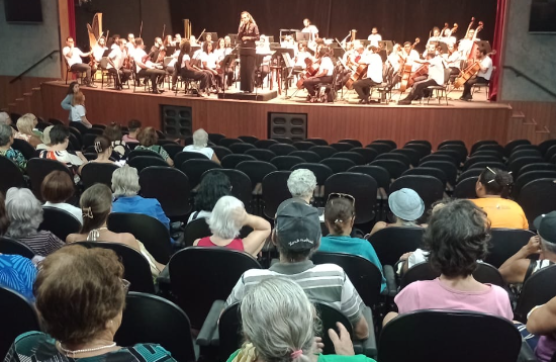 Idosos do CCPI de Jardim América assistem exibição da Orquestra Sinfônica na Ufes