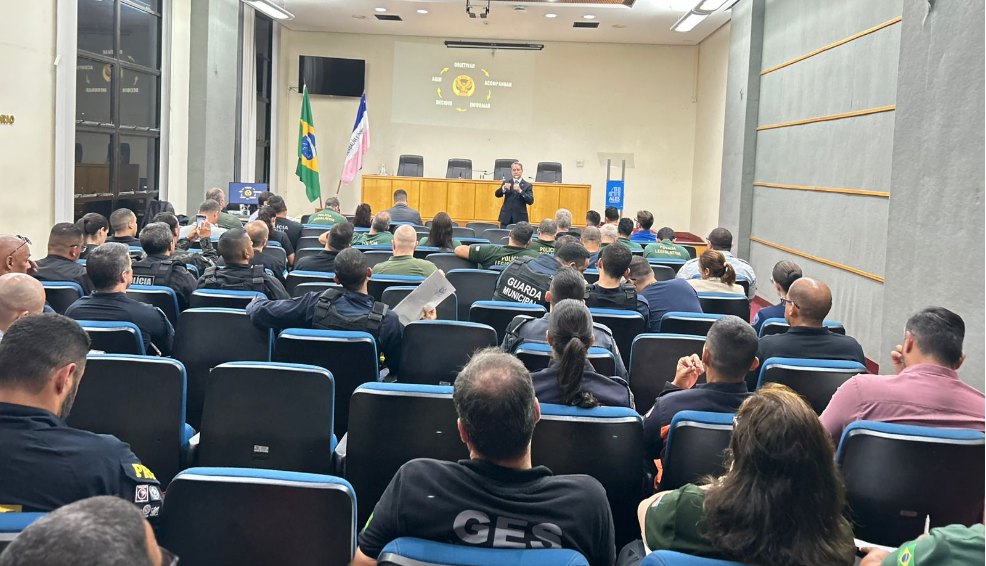 Operadores do Cerco Inteligente de Cariacica participam de curso de Inteligência Policial