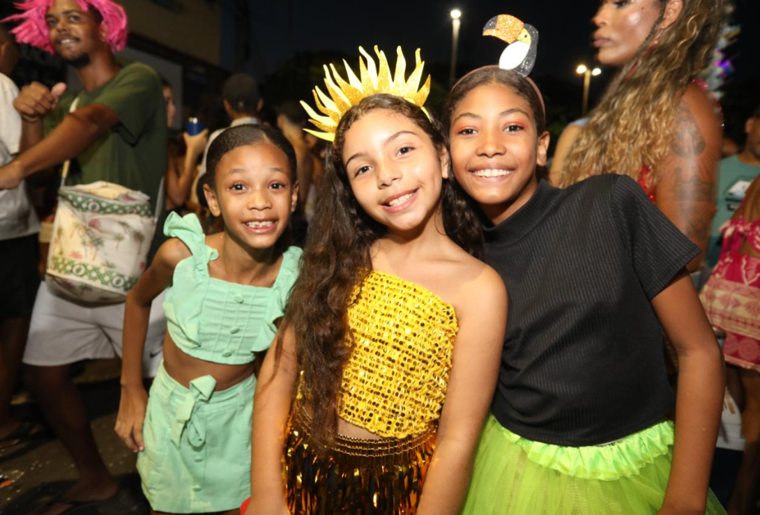 Blocos de rua arrastam multidão pelas ruas de Cariacica no fim de semana