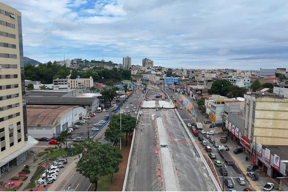 Viaduto Dona Rosa tem 88% das obras concluídas; fase final inclui concretagem da ciclovia e iluminação