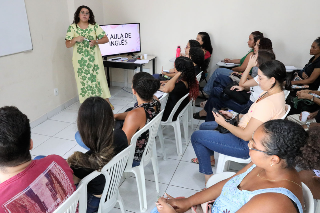 Turma de inglês inicia aula na biblioteca: “uma nova oportunidade”