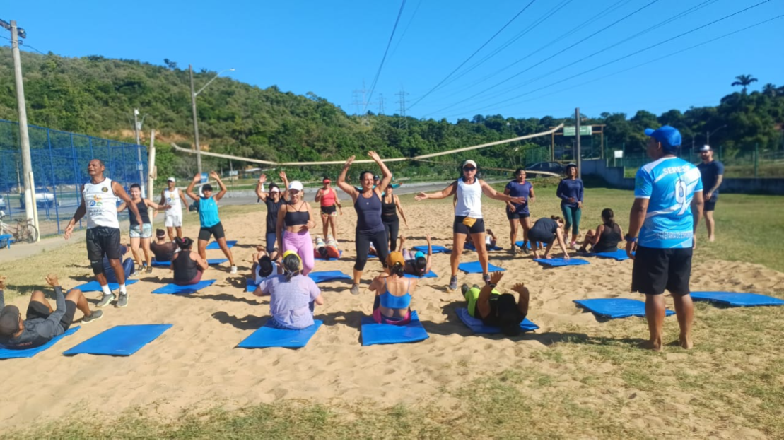 Aulas gratuitas de ginástica funcional atraem alunos de várias regiões de Cariacica
