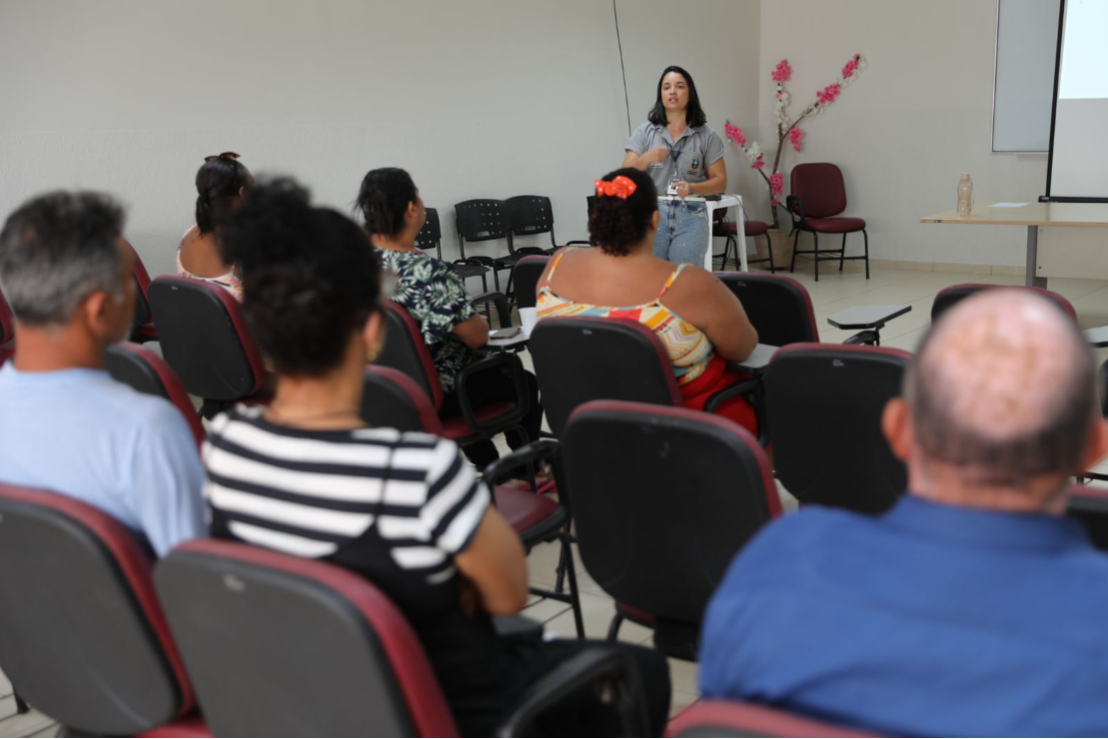 Restaurantes e quiosques de Cariacica participam de palestra sobre boas práticas alimentares