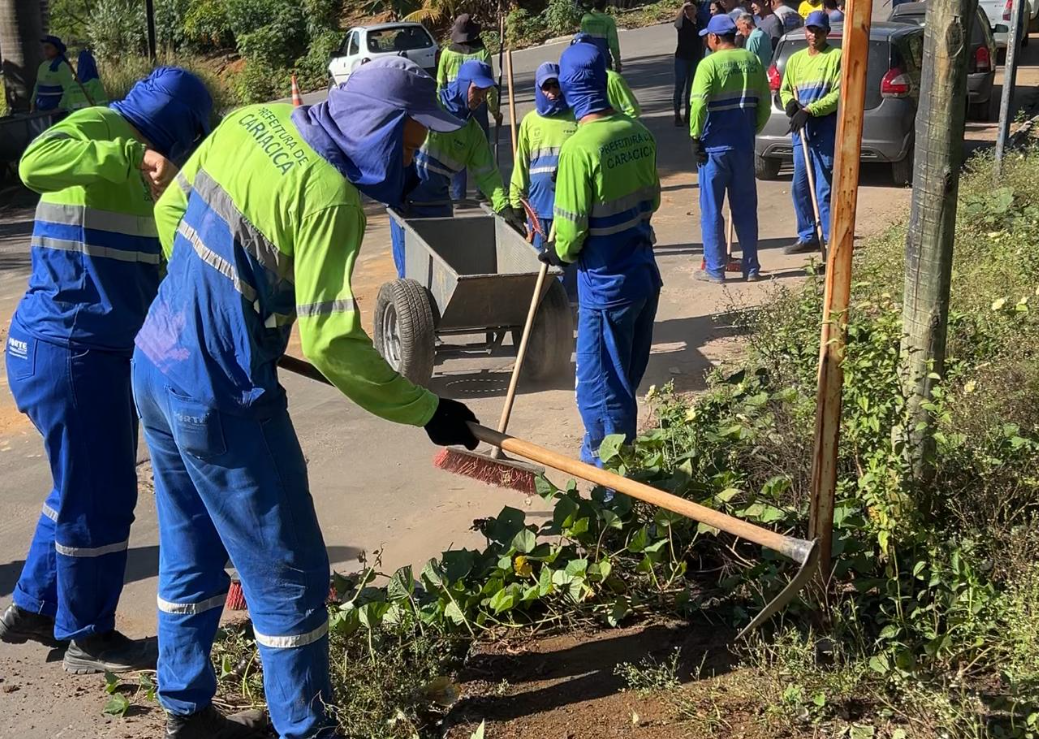 Secretaria de Serviços executa ações de limpeza e manutenção no bairro Nova Rosa da Penha neste sábado (18)