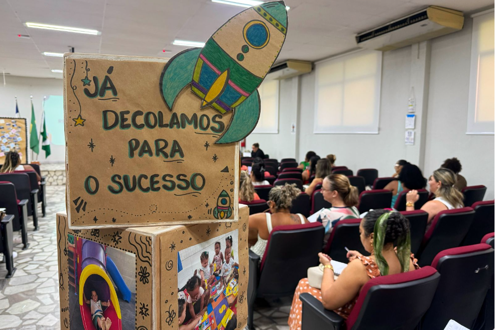 Pedagogos dos CMEIs participam de primeira reunião orientativa 