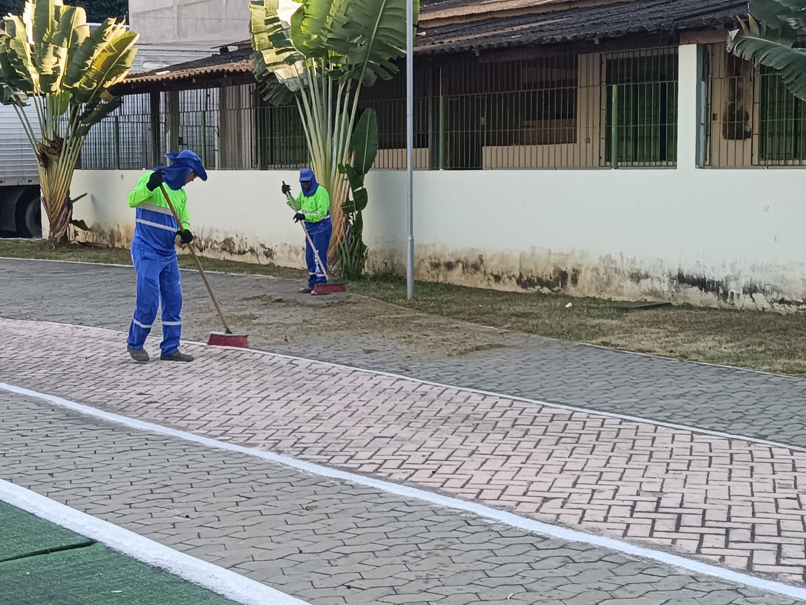Tapa-buracos e limpeza geral marcam a terça-feira (29) em vários bairros de Cariacica