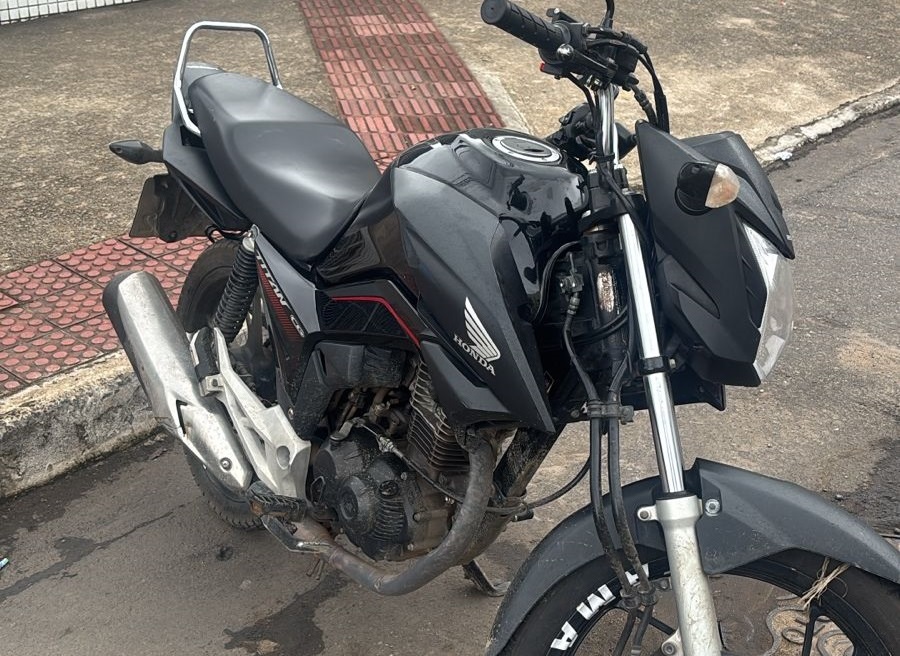Guarda de Cariacica apreende moto adulterada com um homem de 22 anos neste sábado (20)