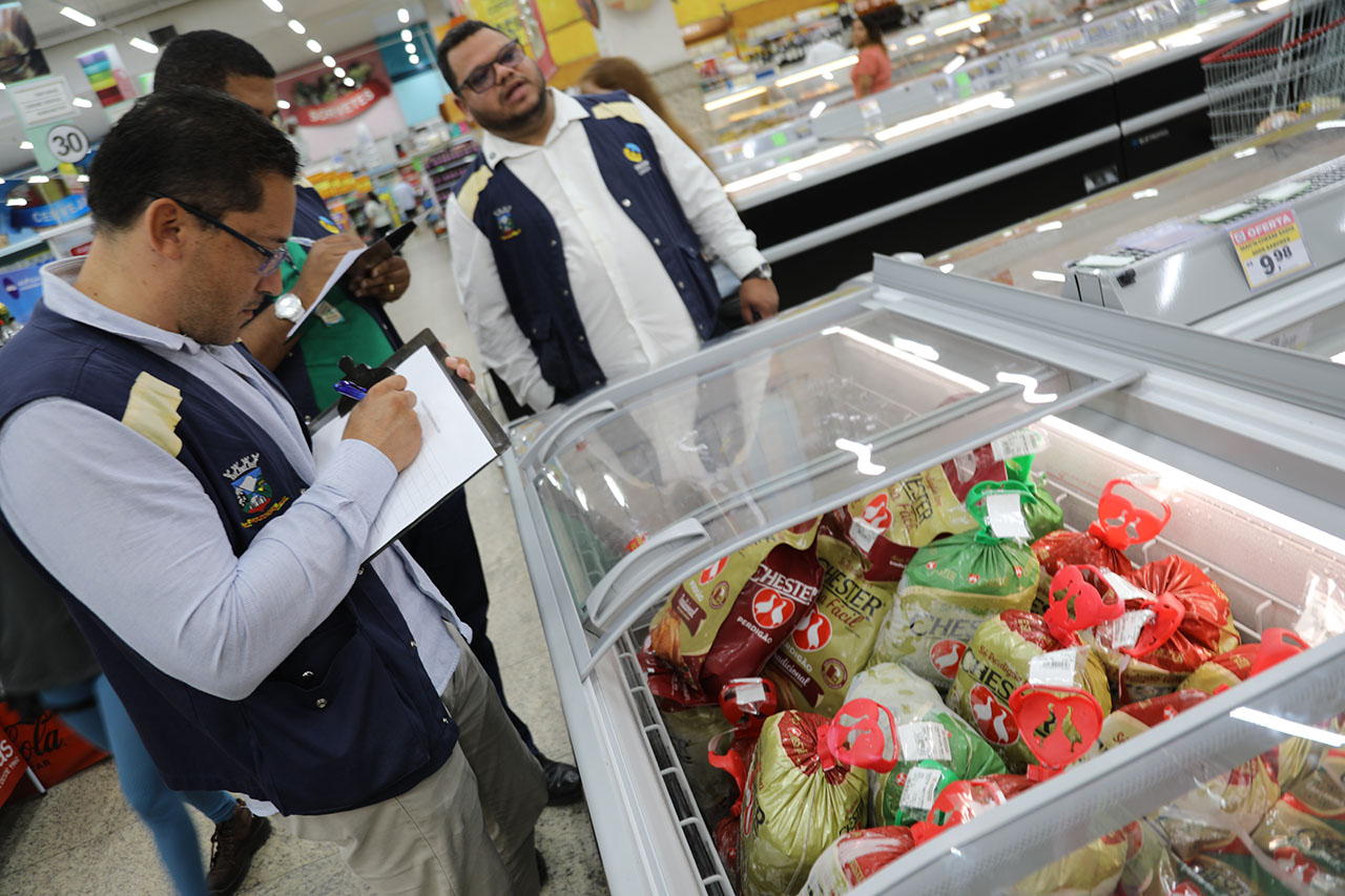 Procon de Cariacica fiscaliza preços de ingredientes de ceia natalina; farofa e uva-passa têm maiores variações
