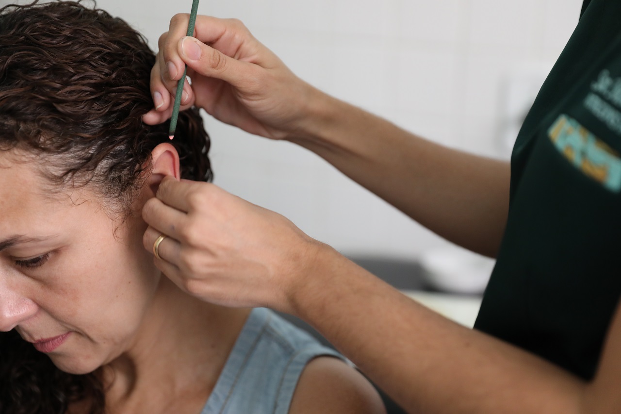 Dia da Medicina Integrativa: Cariacica oferece terapias gratuitas como reiki e auriculoterapia em UBS