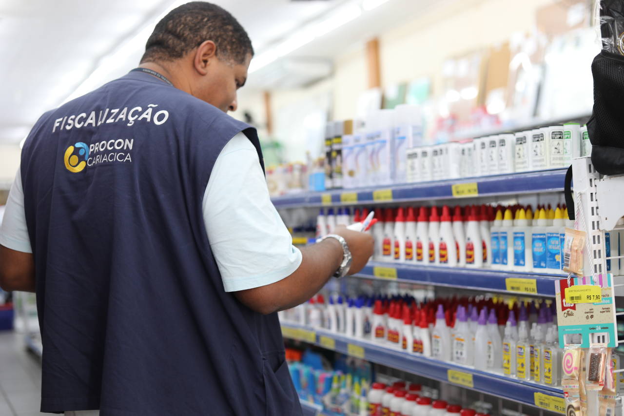 Procon de Cariacica encontra variação de preço de até 232% em materiais escolares em Campo Grande