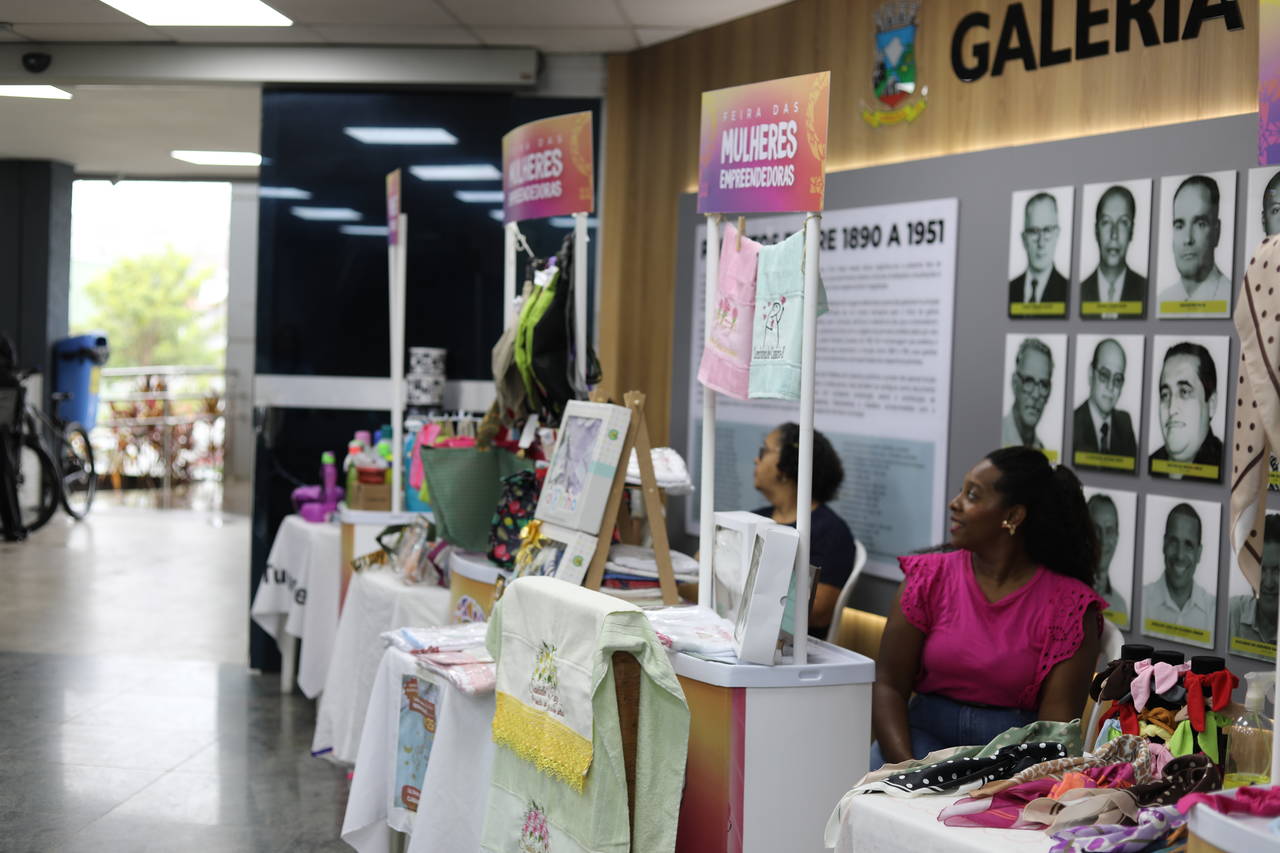 Feira das Mulheres Empreendedoras reúne expositoras na Prefeitura de Cariacica