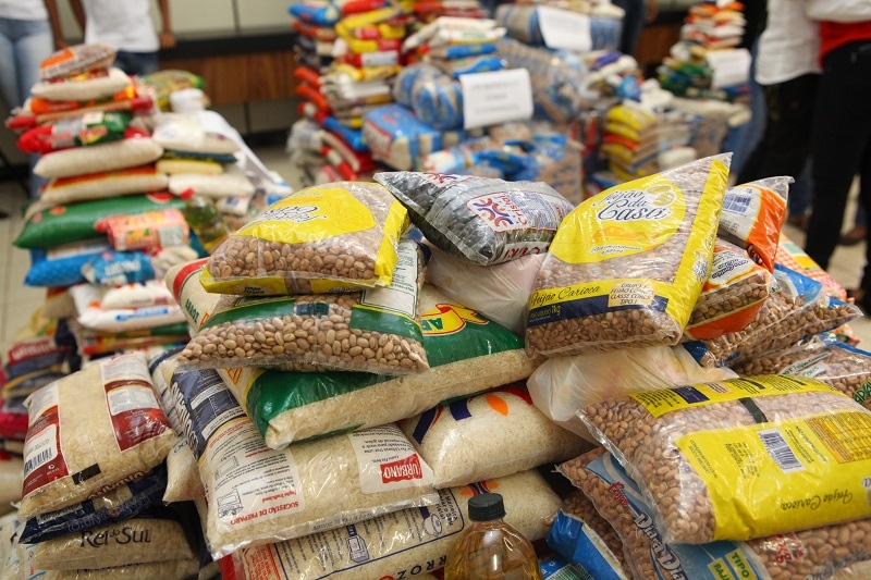 Aniversário de Cariacica tem entrada solidária com doação de 1kg de alimento não perecível
