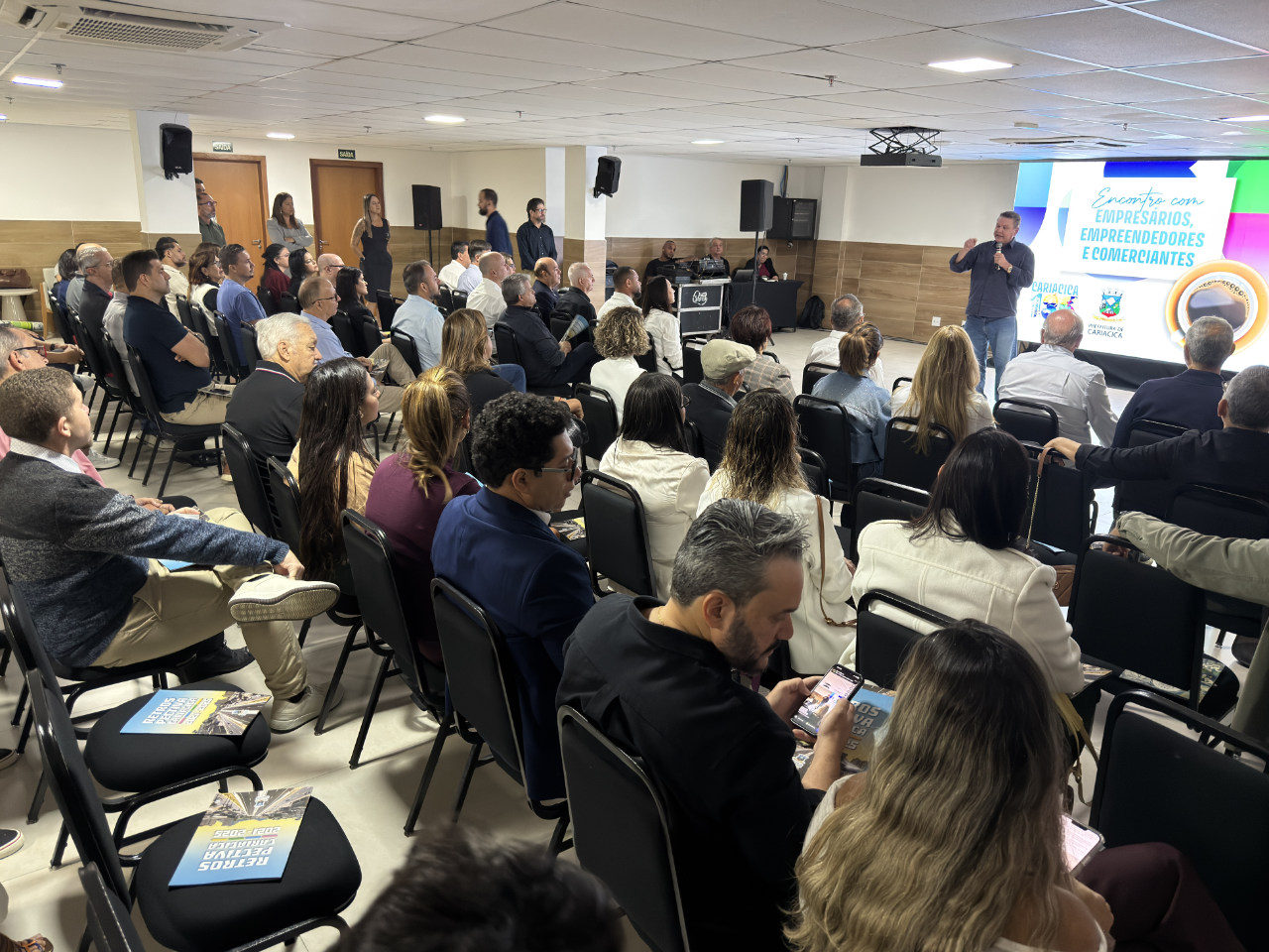Prefeito se reúne com comerciantes e empresários e apresenta projeto de revitalização da Avenida Expedito Garcia