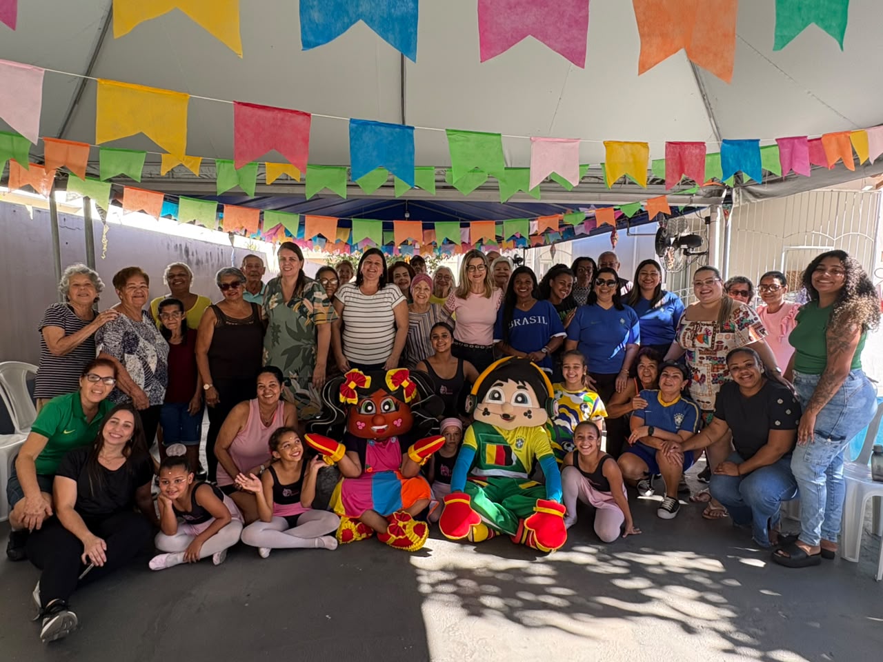 Encontro intergeracional une idosos e crianças em manhã no CCPI de Jardim América