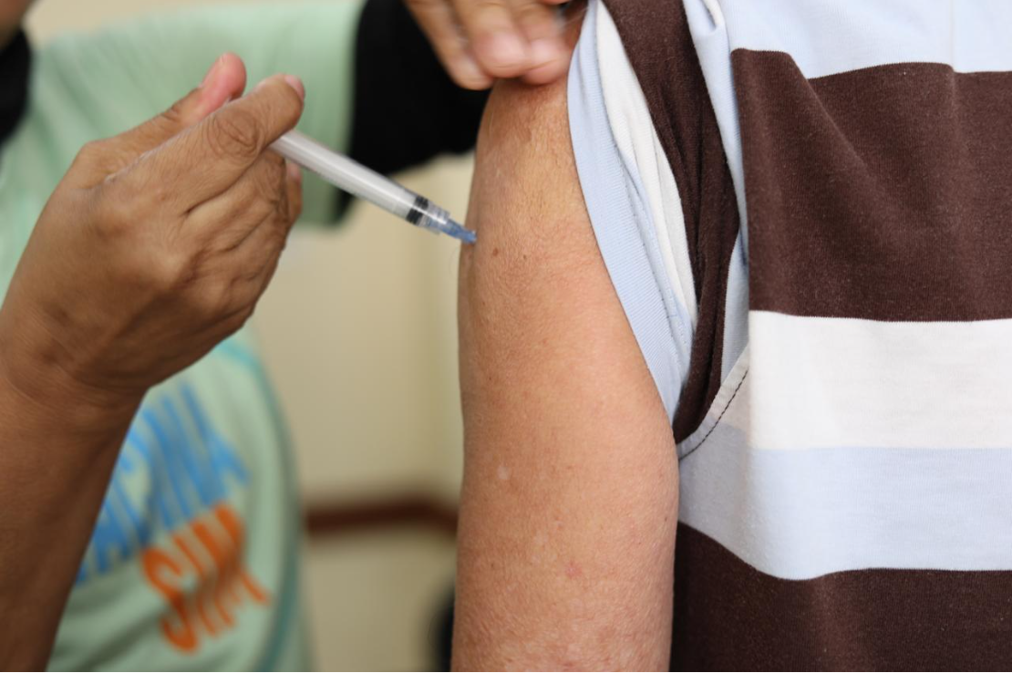 Vacina da dengue está disponível em todas as Unidades de Saúde do município
