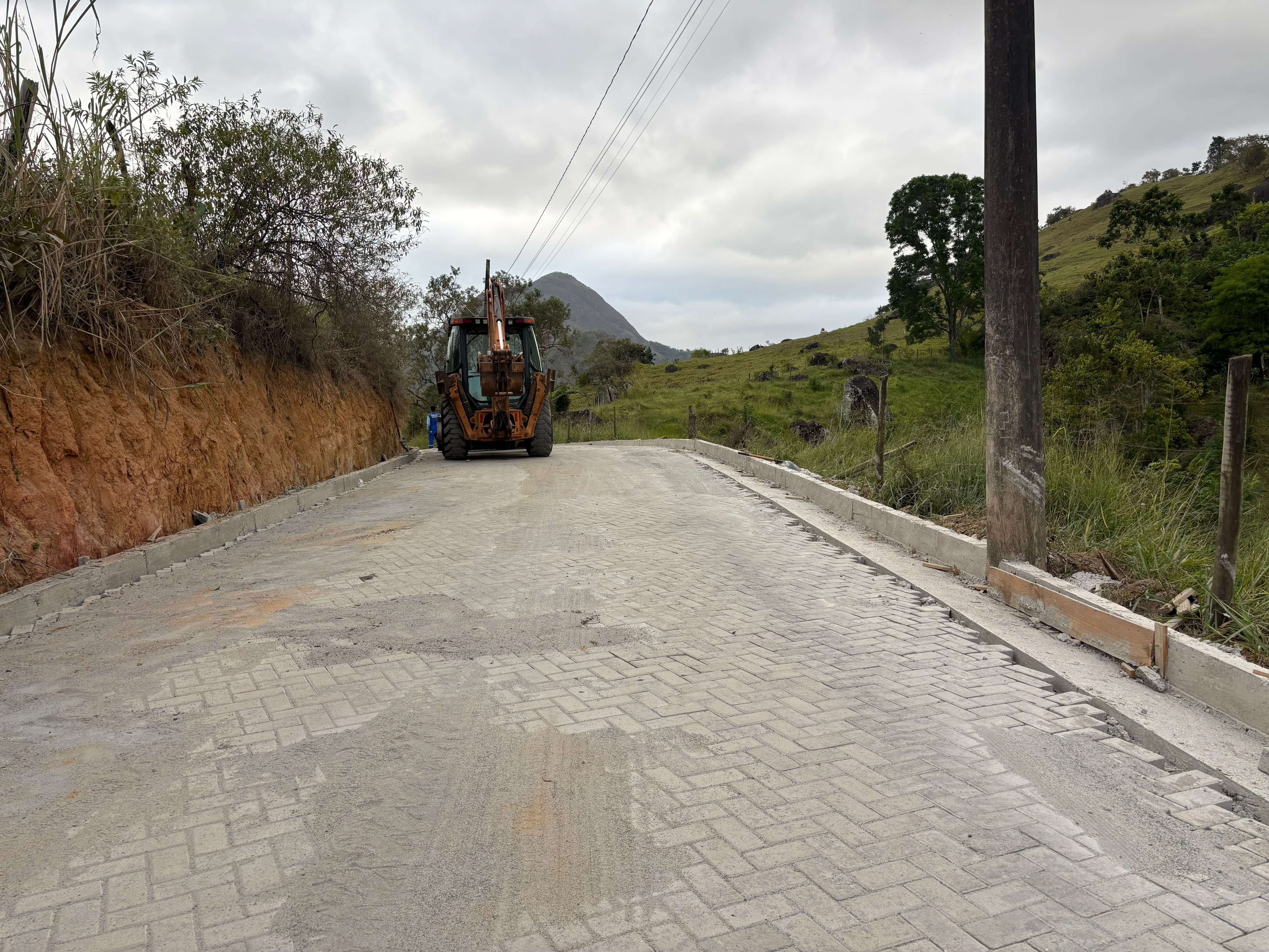 Obras de pavimentação em Destacamento de Baixo entram na reta final