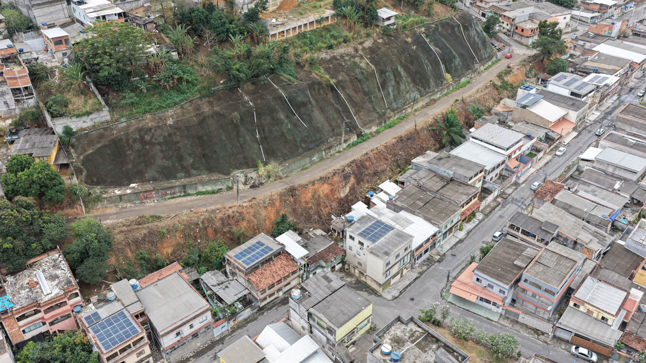 Começam obras de contenção e nova pavimentação na Rua Augusto Ruschi, em Nova Brasília