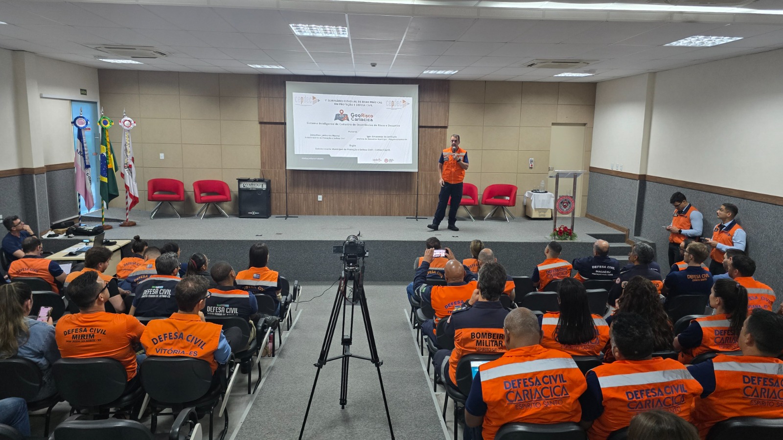 Defesa Civil de Cariacica apresenta tecnologia para mapear áreas de risco em seminário estadual