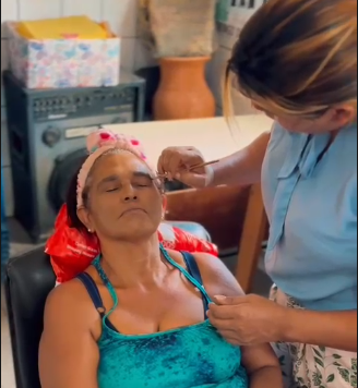 Muito além do batom: oficina de maquiagem fortalece autoestima de mulheres no Cras de Rio Marinho