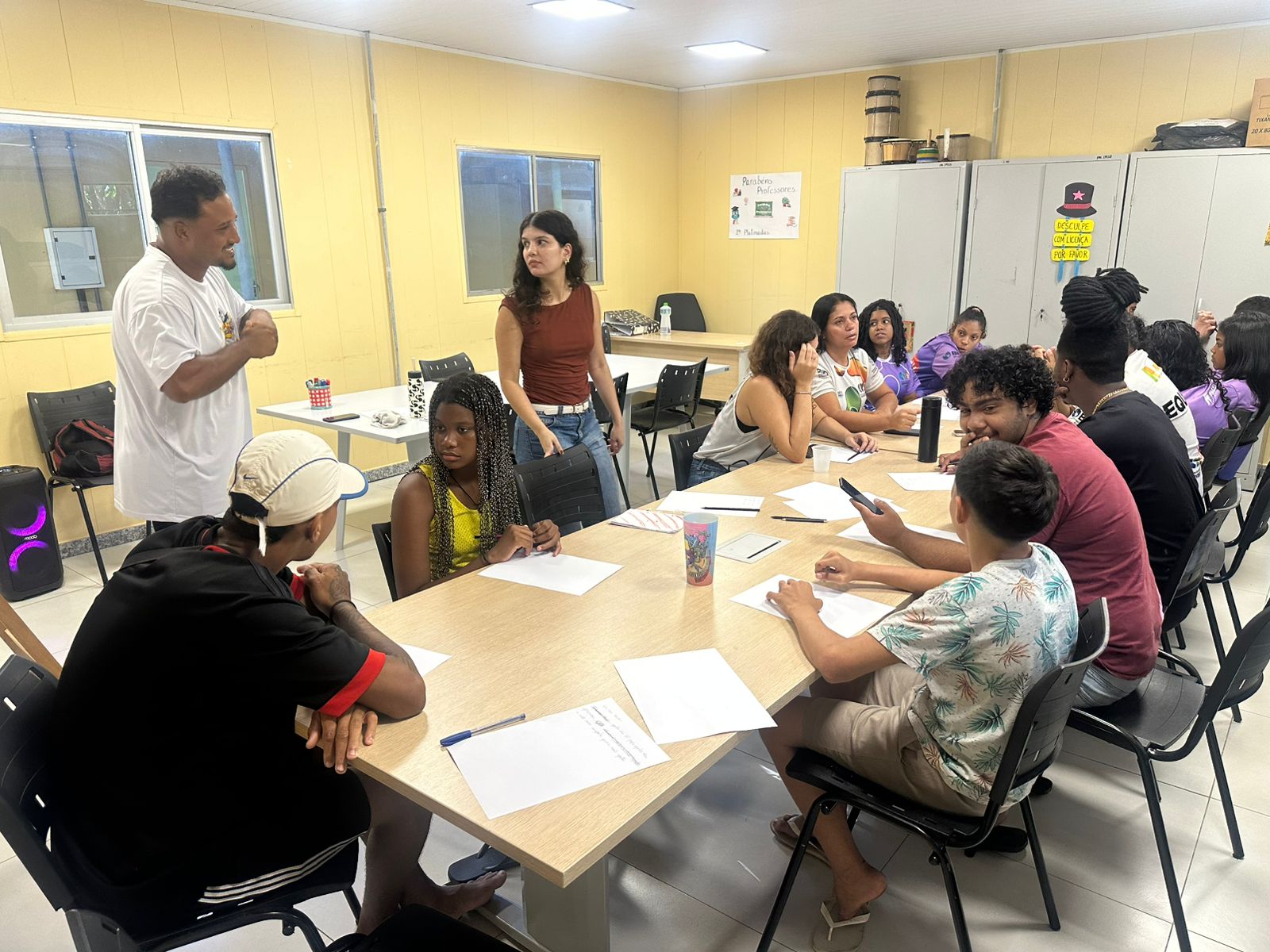 Oficina de letra e rima incentiva criatividade de jovens no Cras de Porto de Santana