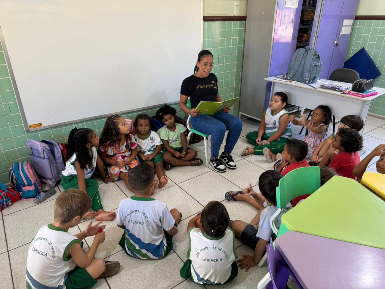 Dia da Mulher: Escola de Cariacica realiza atividade com mensagens de carinho e respeito para as mulheres”
