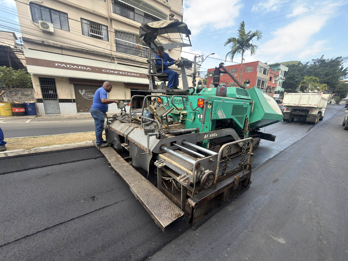 Avenida Cariacica recebe recapeamento em trecho de aproximadamente 1 km em Vila Capixaba