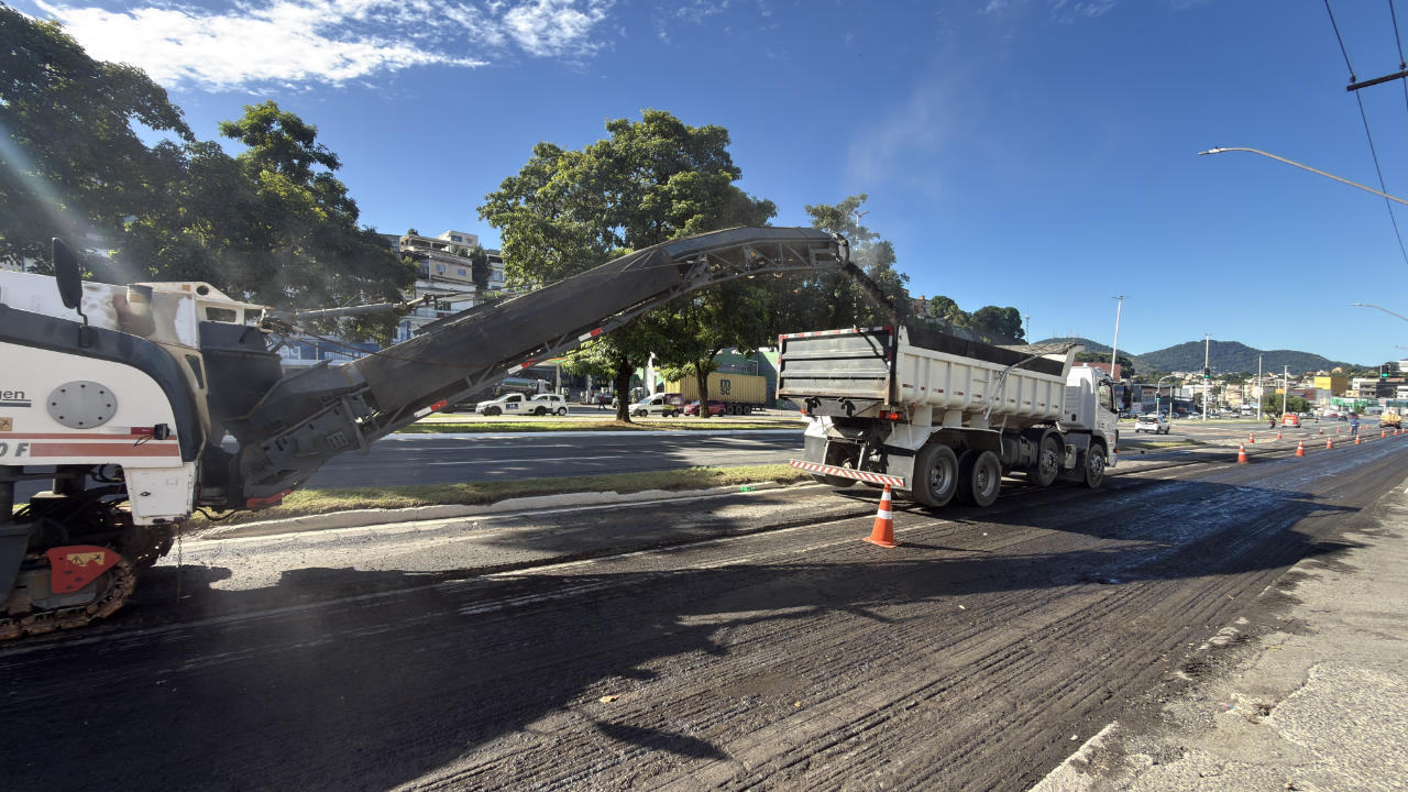 Obras do Viaduto de Alto Lage avançam com recapeamento na Avenida Mário Gurgel
