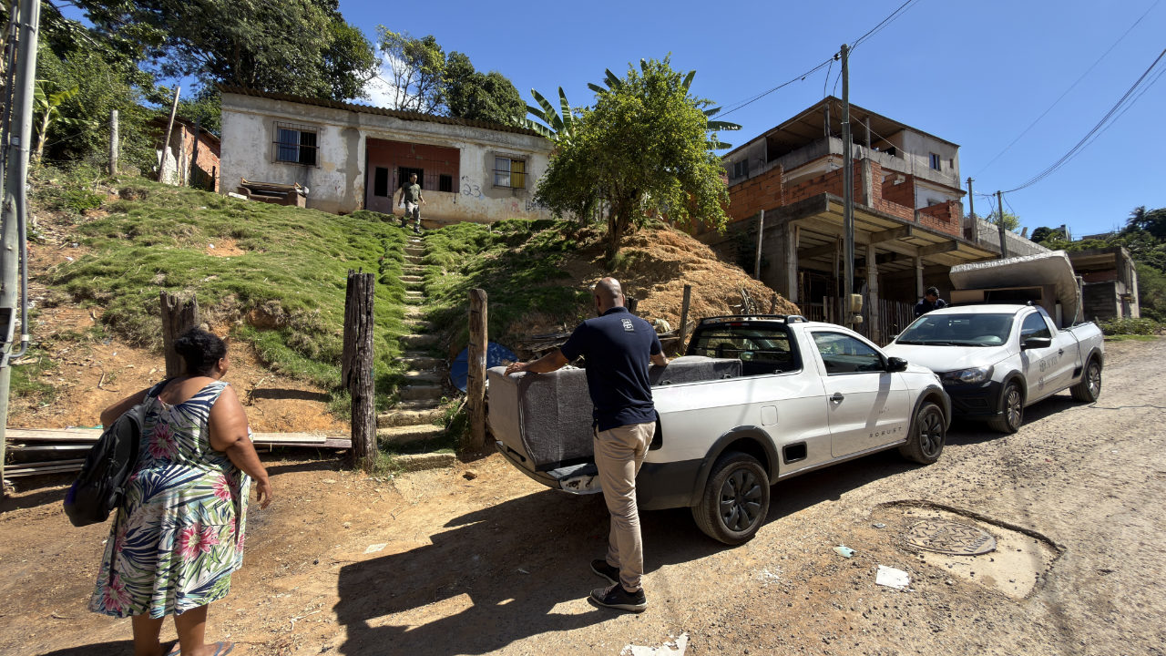 Secretaria de Serviços realiza entrega de itens do Papa-Móveis para família do município