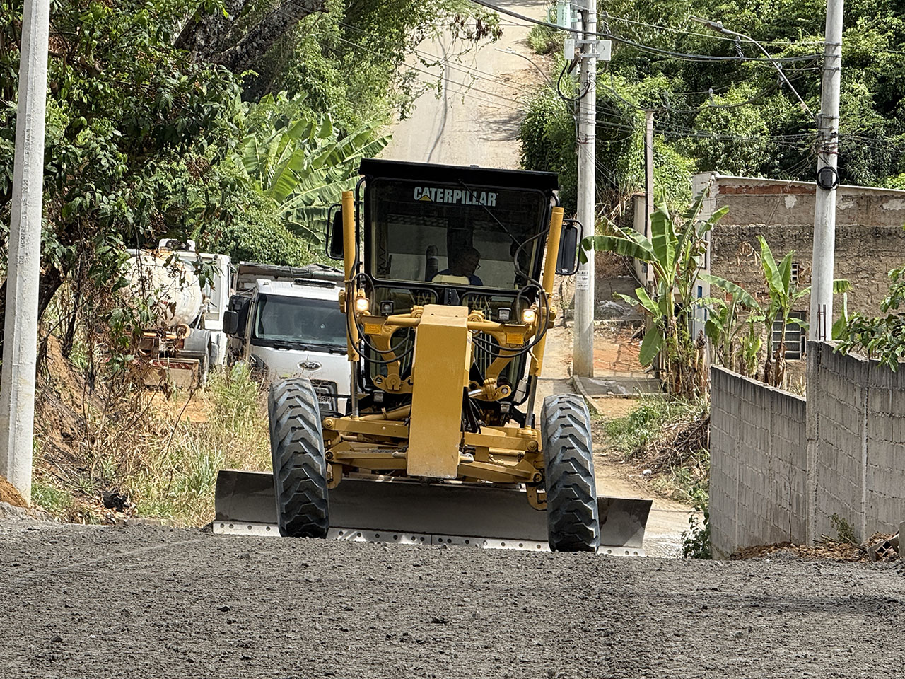 Prefeitura inicia pavimentação da Rua Manoel Sarmento Filho, em Cariacica Sede