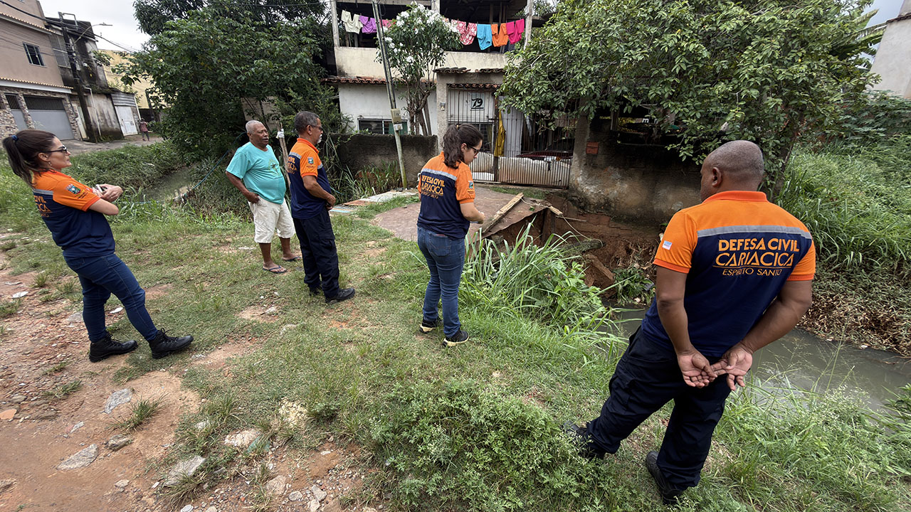 Defesa Civil de Cariacica vistoria áreas de risco após fortes chuvas no município