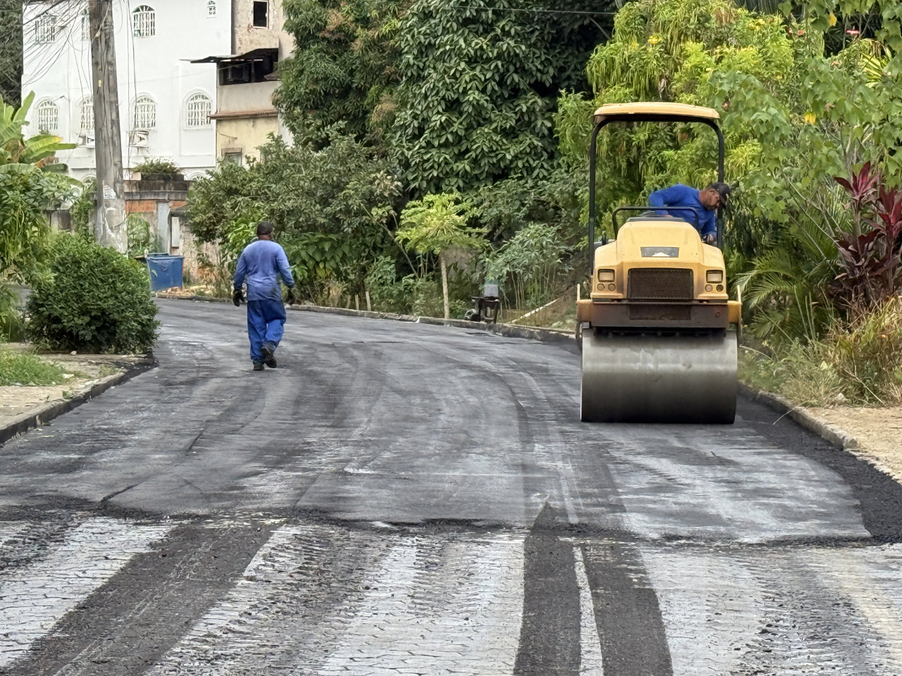 Prefeitura de Cariacica inicia pavimentação em ruas do bairro São Geraldo